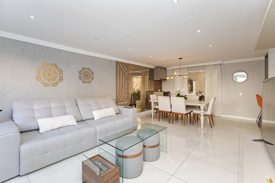 Living integrado com a sala de jantar